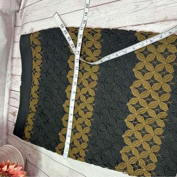 ann taylor LOFT Black Gold crochet floral Patterned overlay Pencil Skirt sz 4 - Picture 7 of 9
